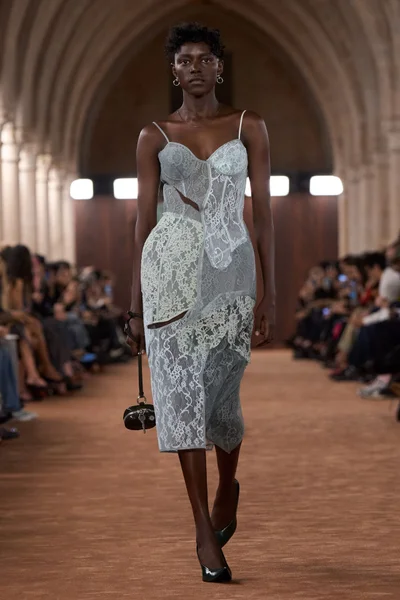 Look 8